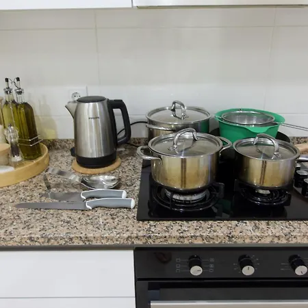 Modern - Ground Floor מלון